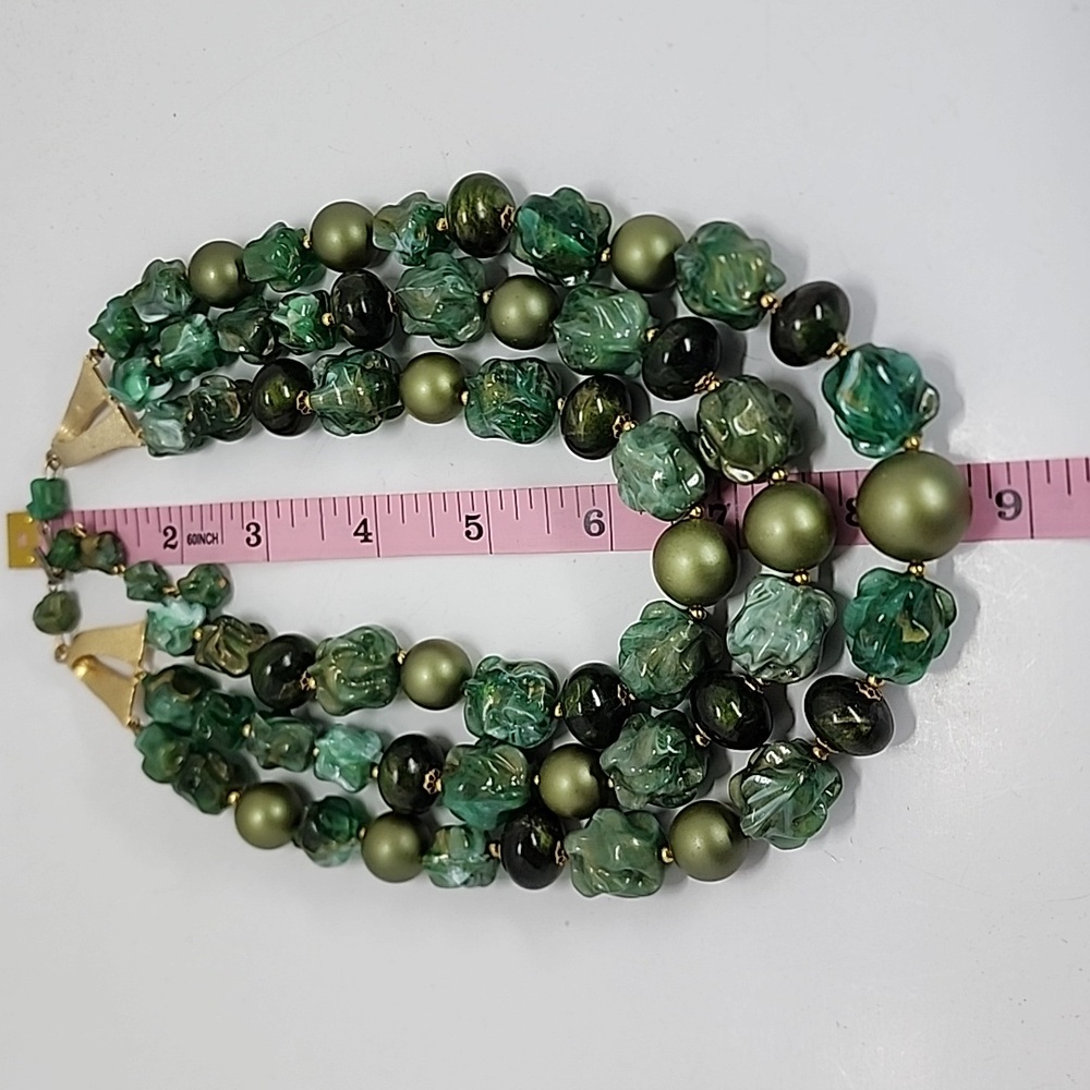 Vintage Elegant Green Beaded Necklace - Picture 8 of 9